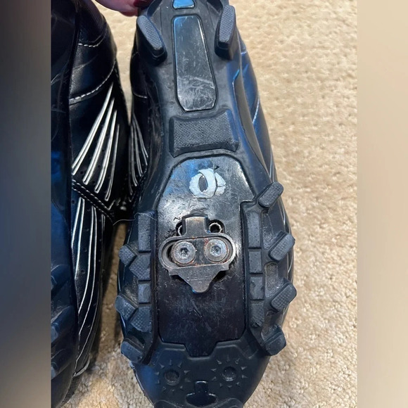 Pearl Izumi Cycling Shoes with Clips - Picture 4 of 6